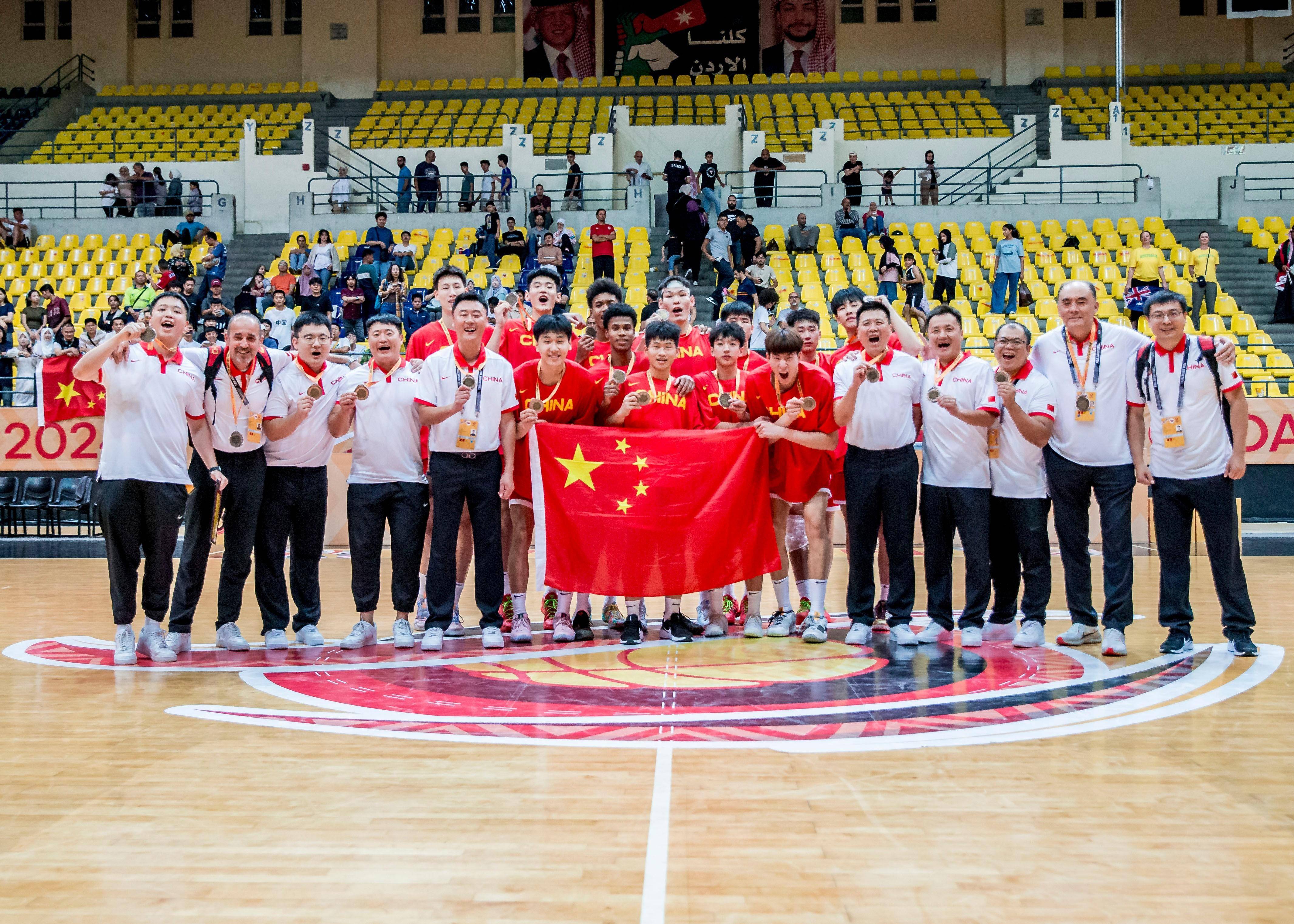 关于广东宏远战胜上海队，积分榜再添三分的信息